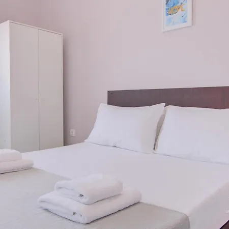 4 Apartments In Hanioti Exterior foto
