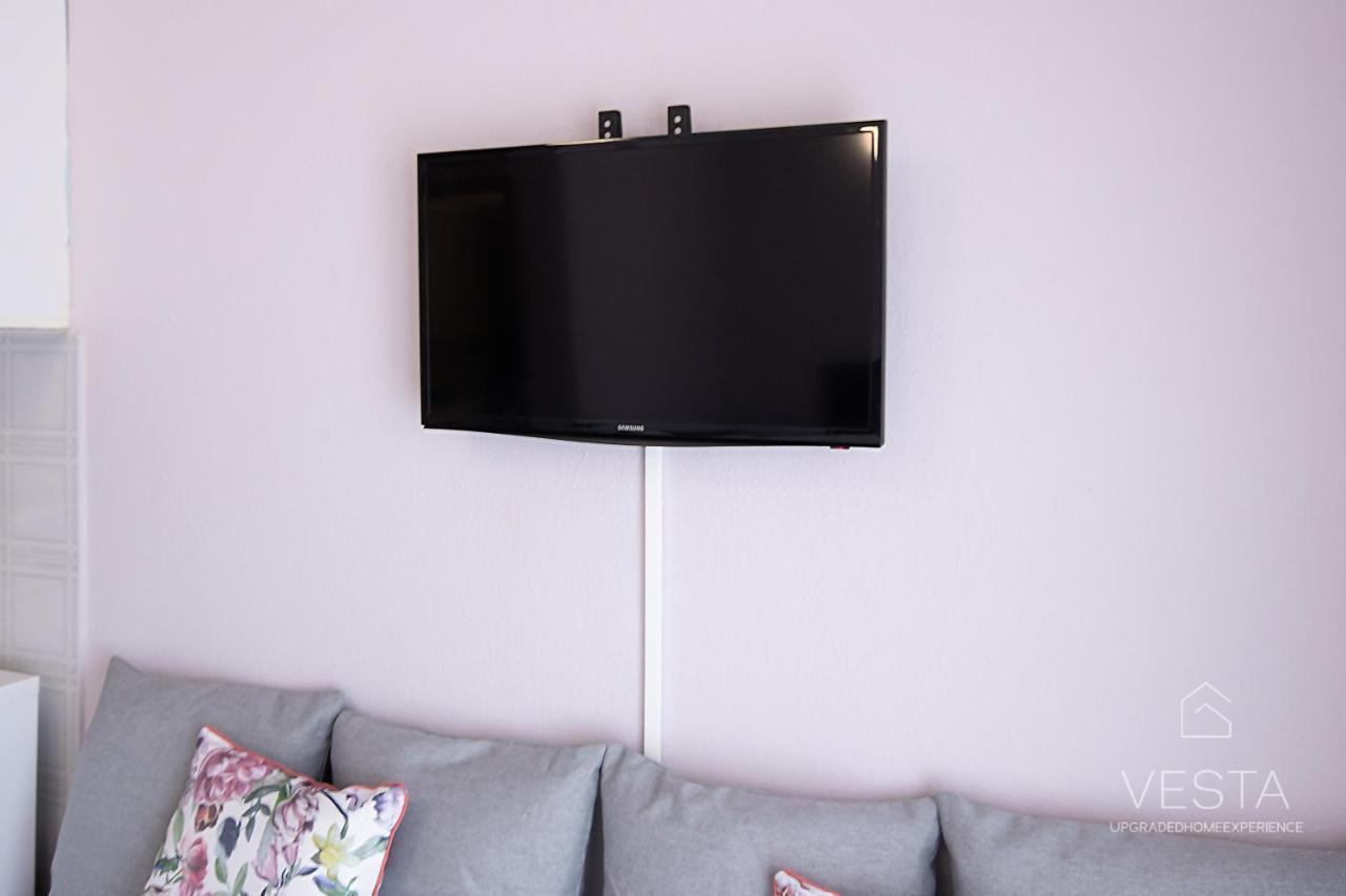 Apartment 4 In *