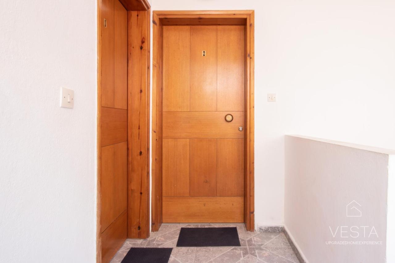 4 In Apartment *