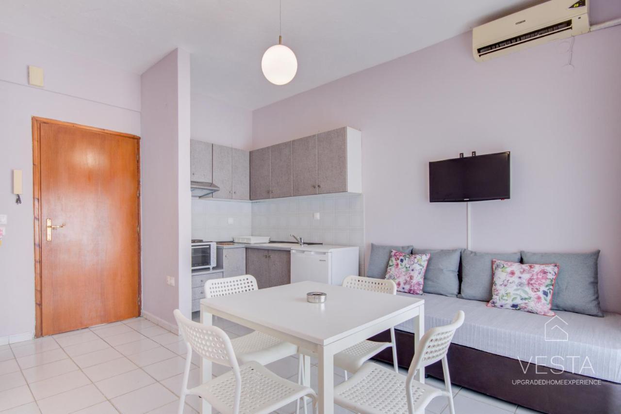 Apartment 4 In *
