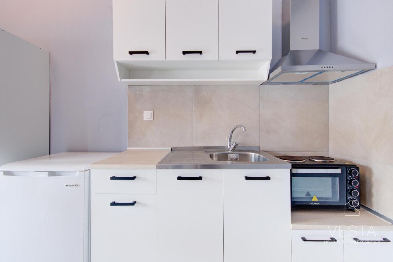 Apartment 4 In *